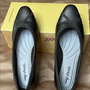 Easy Street Women's grey brown metallic shoes